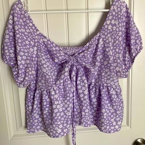 PURPLE FLORAL TOP, SIZE 1X, ADJUSTABLE STRAPS ON FRONT TO RUCHE CHEST AREA